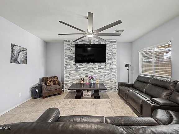 3rd image of 43703 W ACACIA Avenue