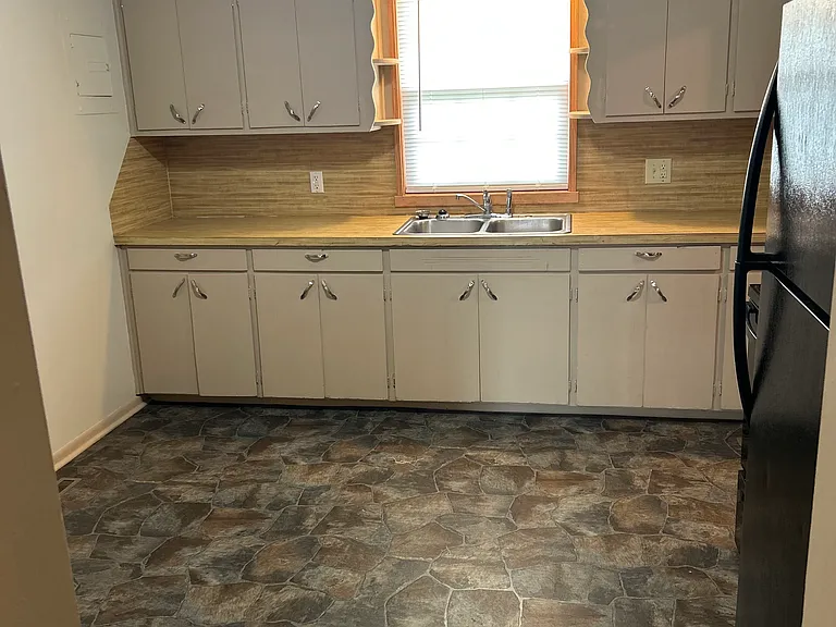 1227 N Kansas Expy #A — Photo 9