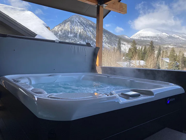 Third Floor Hot Tub with View of Buffalo Mountain