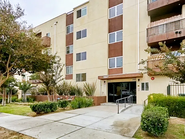 1167 S Hoover St #101 — Photo 12