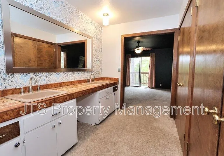 2812 Centennial Ct — Photo 31