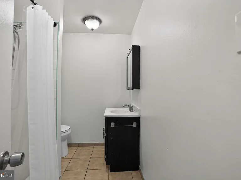 2623 Emerald St — Photo 24