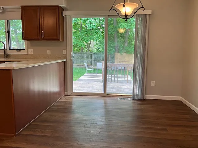 451 Robinhood Dr — Photo 34