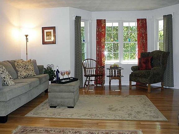 4th image of 39 Gilcrest Dr