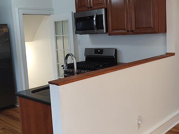 5th image of 72 Harding Ave