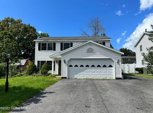 15 Cartwheel Dr, Scotia, NY 12302