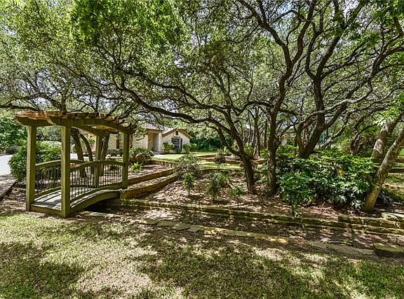 4th image of 1202 Oak Hollow Dr