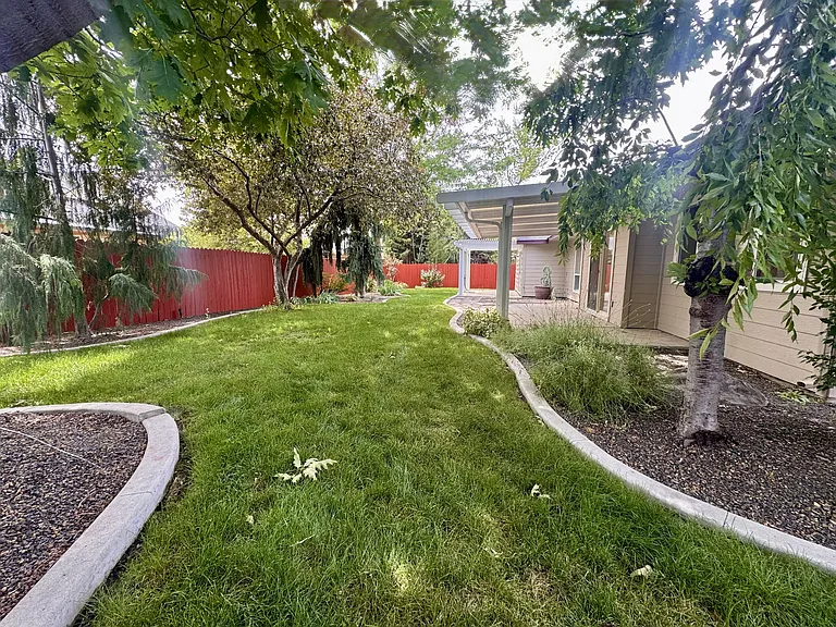 1349 Tennessee Dr — Photo 15