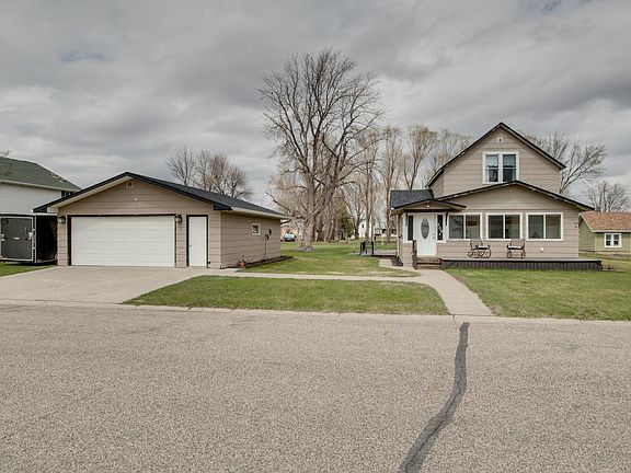 3rd image of 209 2nd St