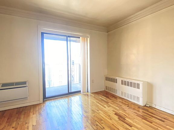4th image of 329 E 63rd St APT 6D