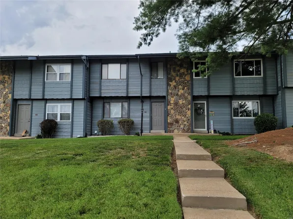 2403 Savoy Dr, Lake Saint Louis, MO 63367