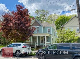 423 Charles Ave SE, Grand Rapids, MI