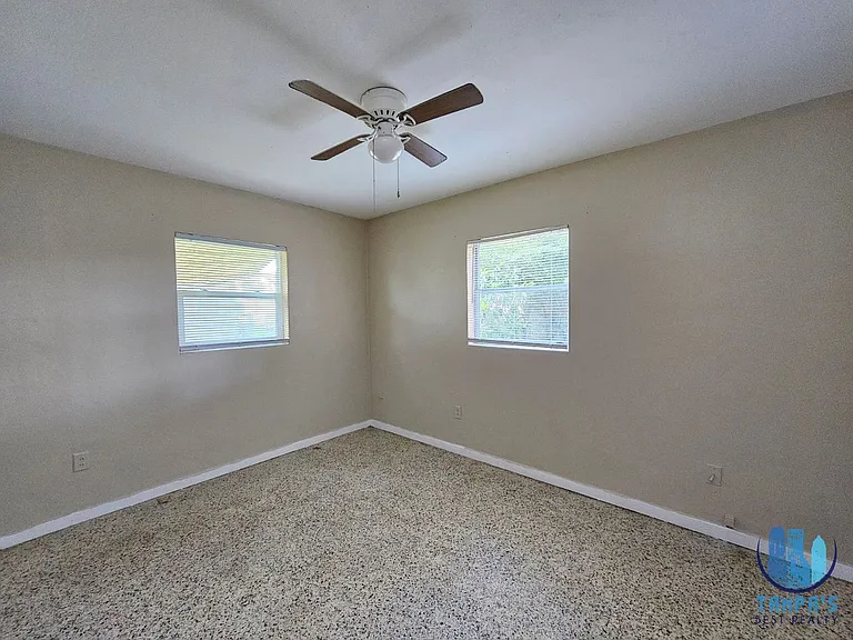 1216 E Myrtle St — Photo 19