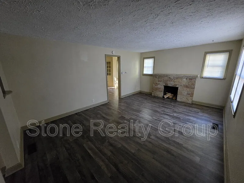2 bed, 1.0 bath, $1,250 — Photo 3