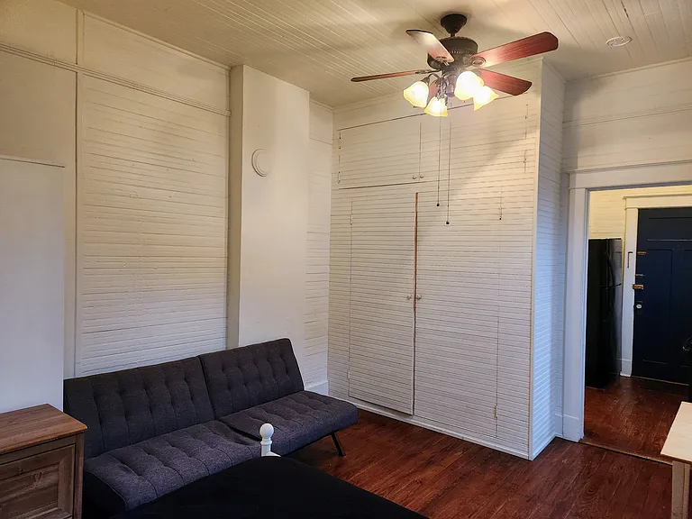 828 Mazant St #B — Photo 4