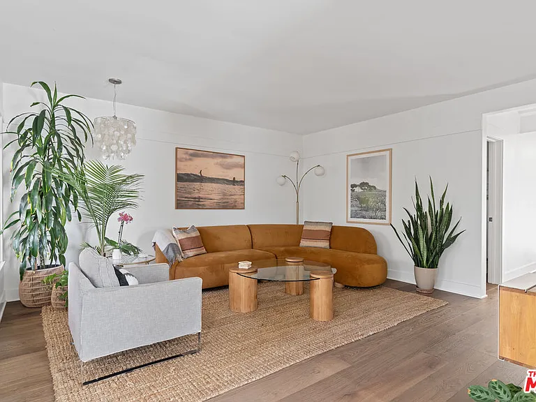1613 Cabrillo Ave — Photo 5