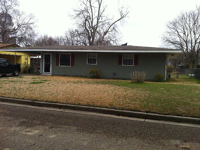 1st image of 205 Willow Dr