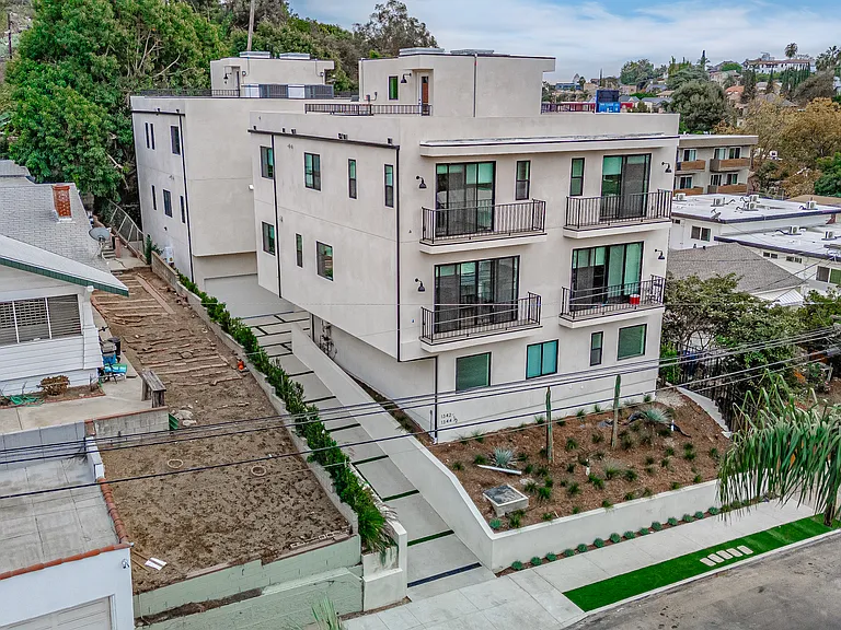1342 Portia St — Photo 42