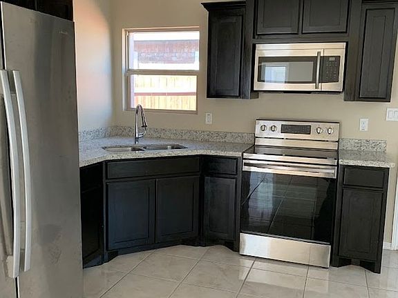 3rd image of 2606 Primrose Ave