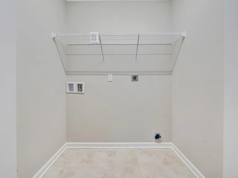 773 Holland Loop — Photo 24