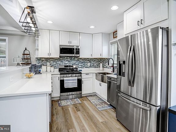 2nd image of 2201 Taylor St NE