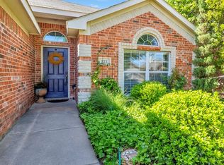 121 Buckskin Dr, Waxahachie, TX 75167