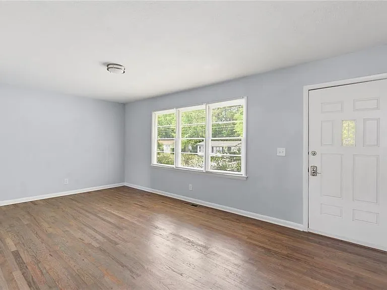 2363 Beverly Ln SW — Photo 6