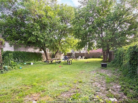 2nd image of 819 Langlois Ave
