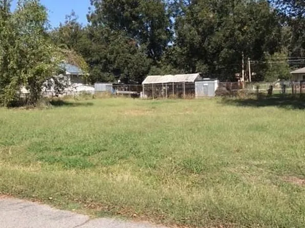215 NW 5th St, Spiro, OK 74959