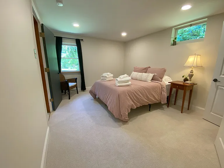 Thorncroft Dr — Photo 7
