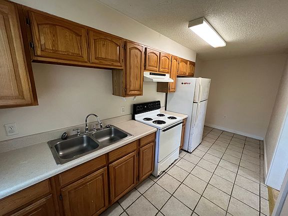 5th image of 402 E Sunset Ave