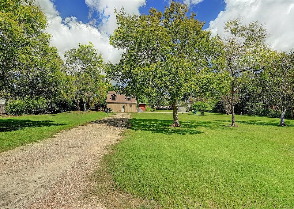 Welcome to 18411 County Road 132!