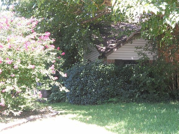 3rd image of 1711 Carolyn Way