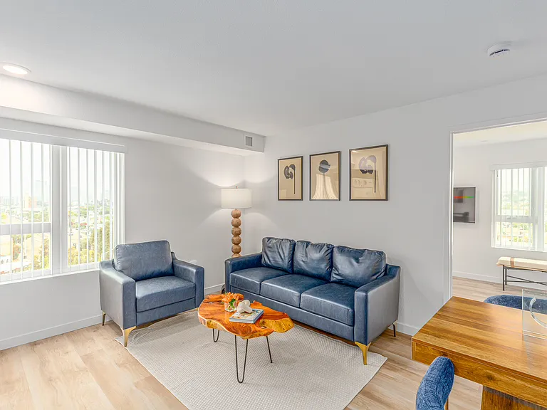 2551 Commercial St — Photo 10