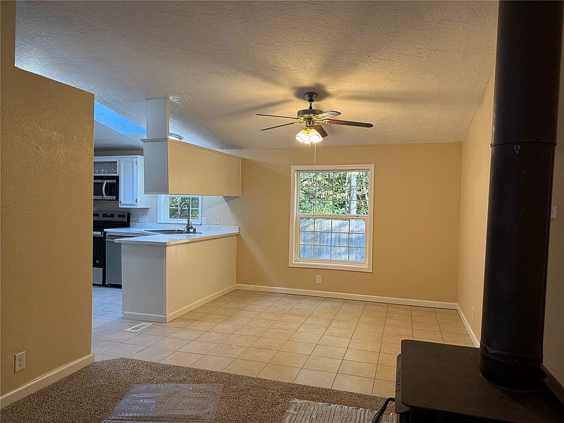 5th image of 730 NE Snowcap Drive