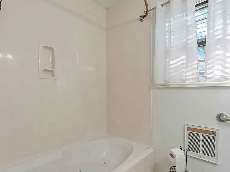 476 N Oliver Ave — Photo 12