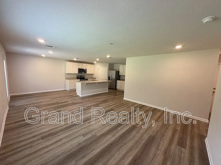 5431 Peach Dr — Photo 9