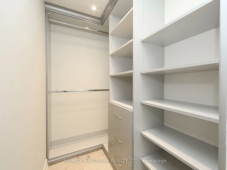 18 Valley Woods Rd #Penthouse 206 — Photo 21
