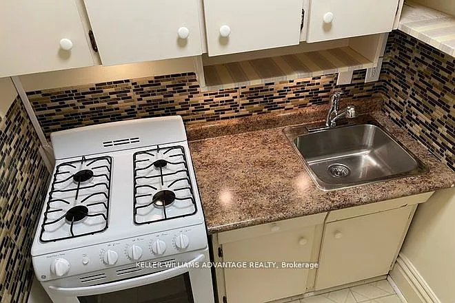 347 Walmer Rd #STUDIO — Photo 5