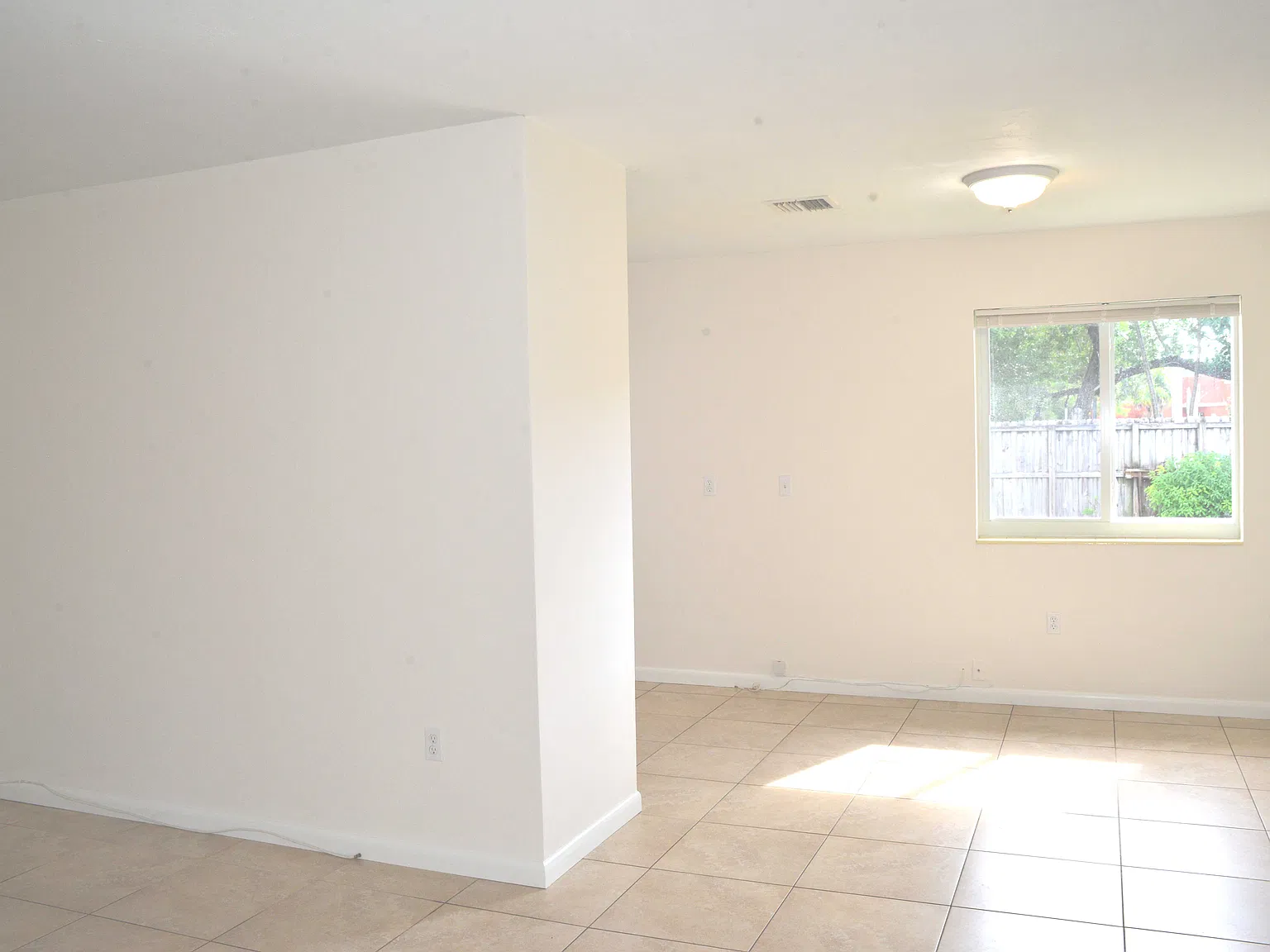 3 bed, 1.5 bath, 1300 sqft, $3,300 — Photo 3
