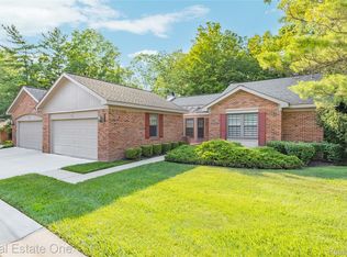 7332 Meadowridge Cir, West Bloomfield, MI 48322