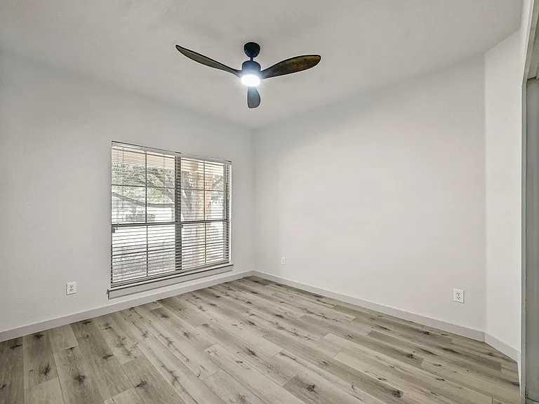 919 Flanagan Dr — Photo 19