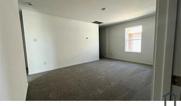 4 bed, 1656 sqft, $2,500 — Photo 2