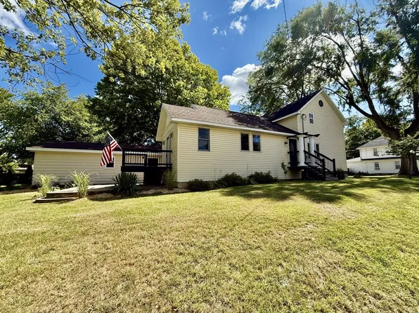 1403 Grant St, Peru, IL 61354