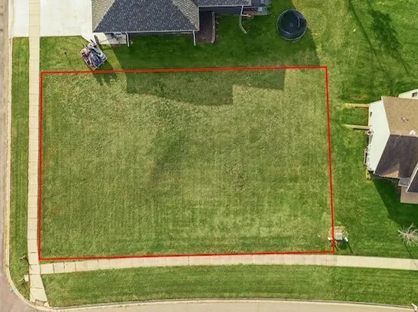 3206 8th Ave NW, Faribault, MN 55021