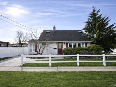 32 Saint Marks Place, Massapequa, NY, 11758