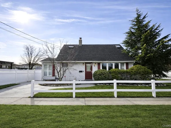 32 Saint Marks Place, Massapequa, NY 11758