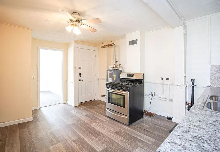 32 Joy St #2R — Photo 5