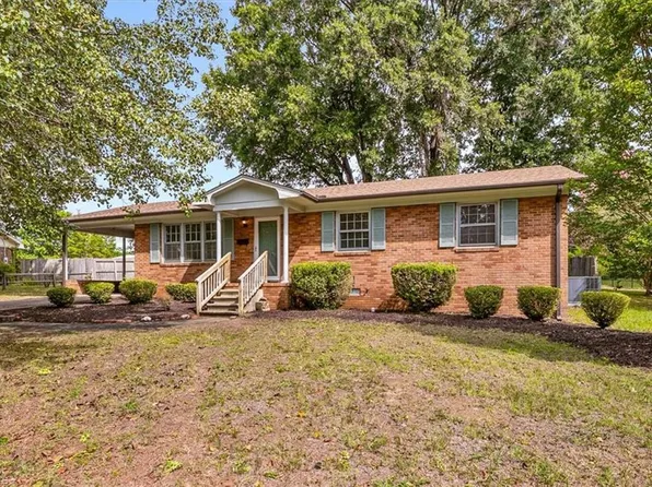508 Wentworth Dr, Graham, NC 27253