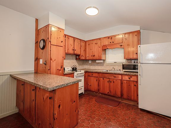 3rd image of 44 W Huntress Pond Road